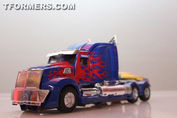 First Look At Transformers Age Of Extinction Optimus Prime Action Figure  (4 of 13)